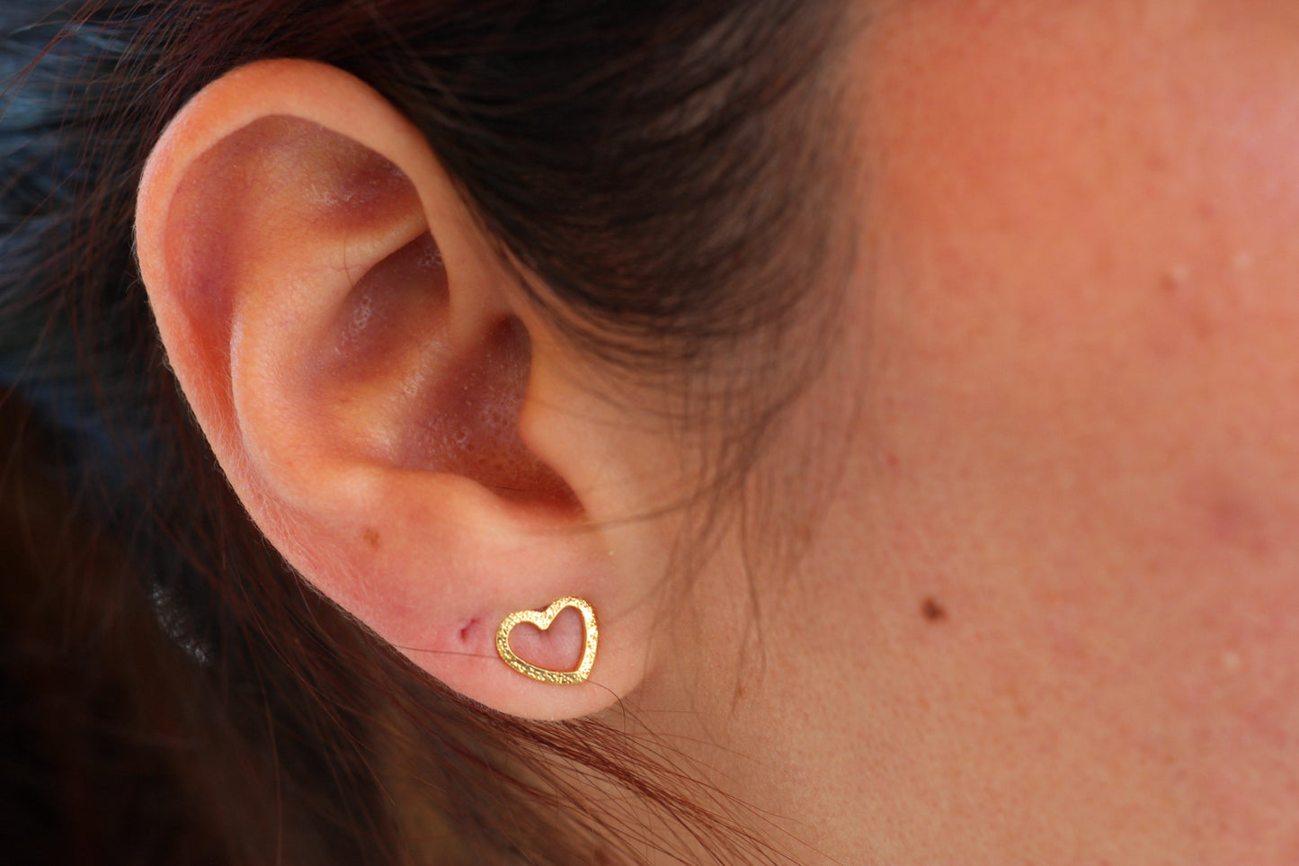 Aros Corazón Cali Satin Gru, un toque de cariño que se nota