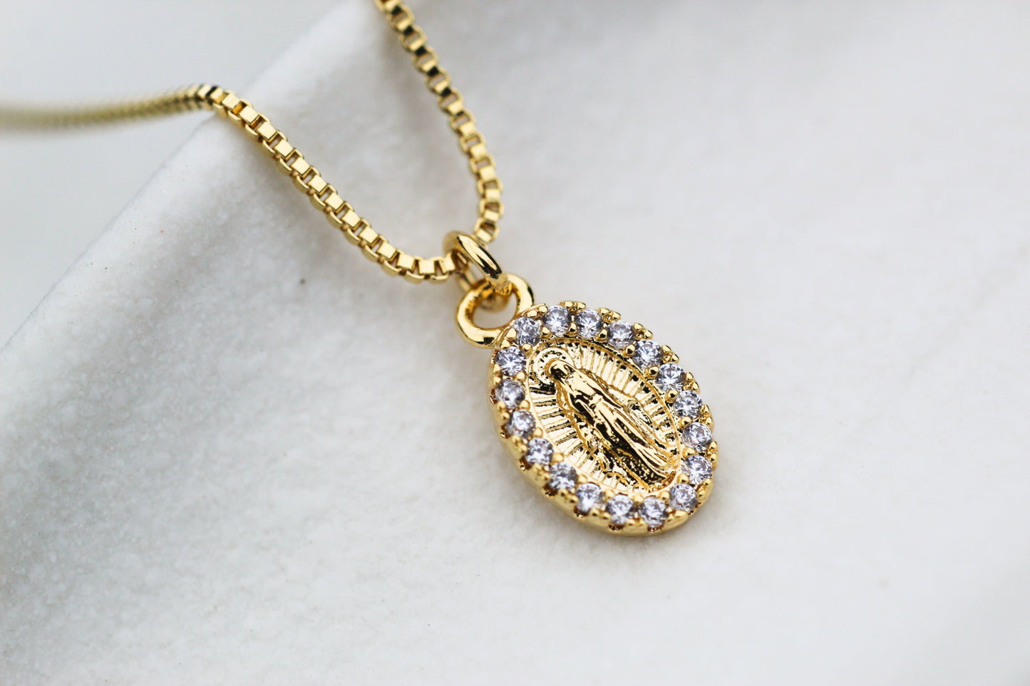 Collar BB Virgen Frost