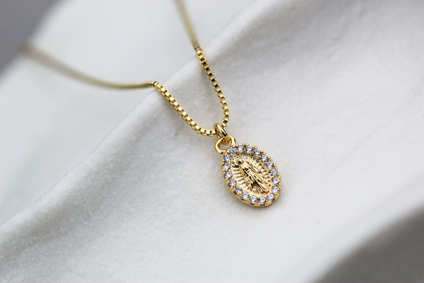 Collar BB Virgen Frost