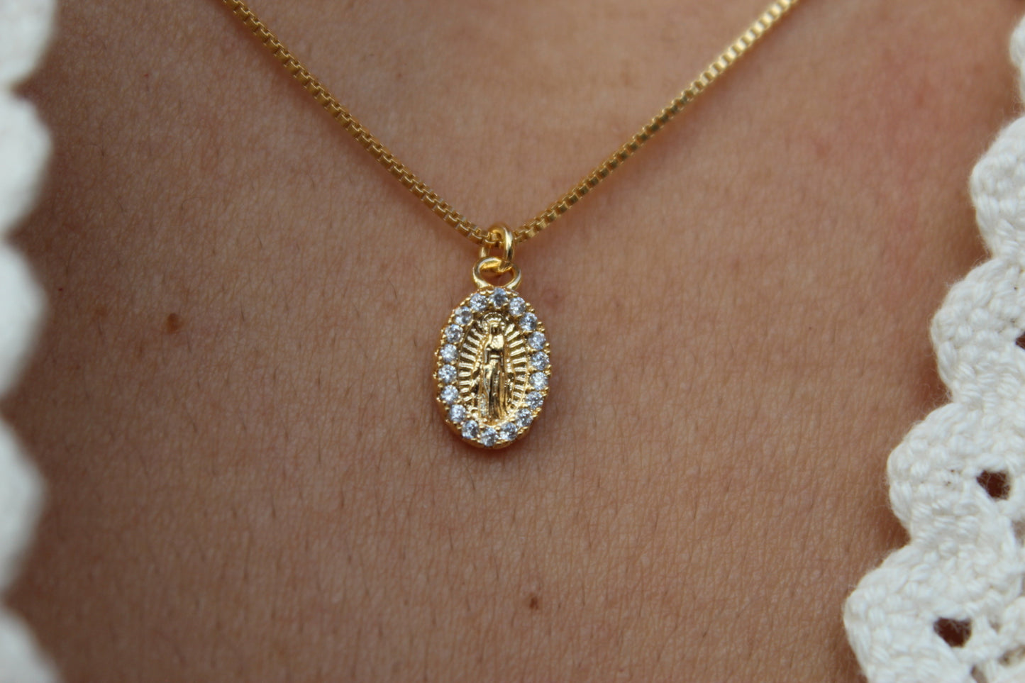 Collar BB Virgen Frost