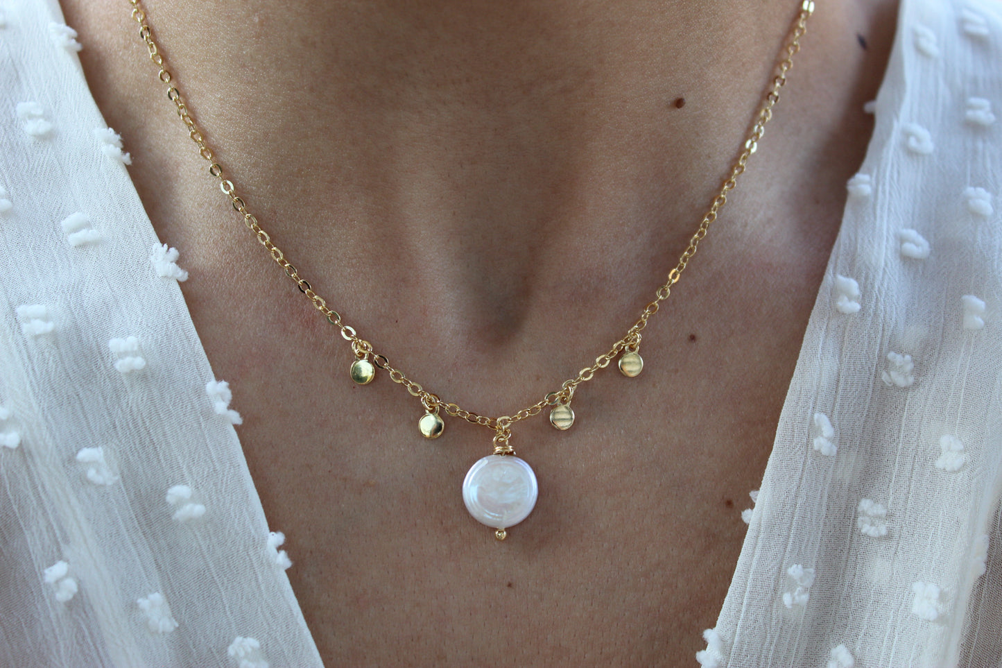 Collar Copelia Perla de Río Plan, pureza y elegancia.