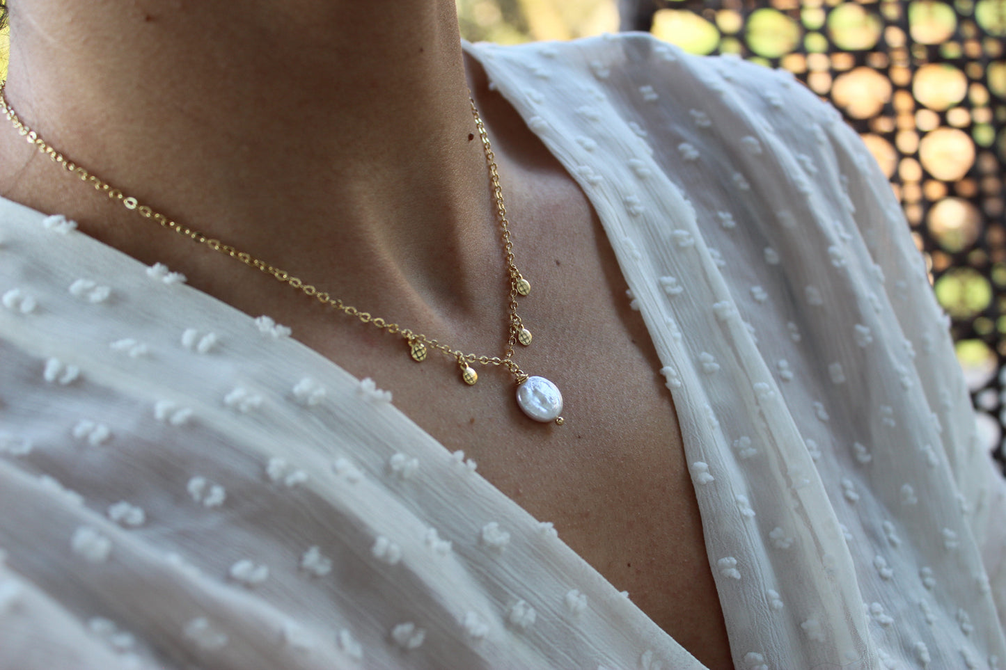 Collar Copelia Perla de Río Plan, pureza y elegancia.