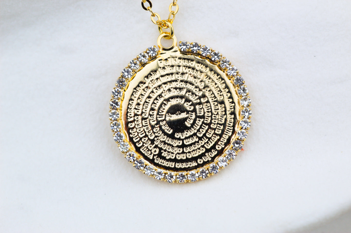 Collar Padre Nuestro Frost, una medalla con presencia y fe.