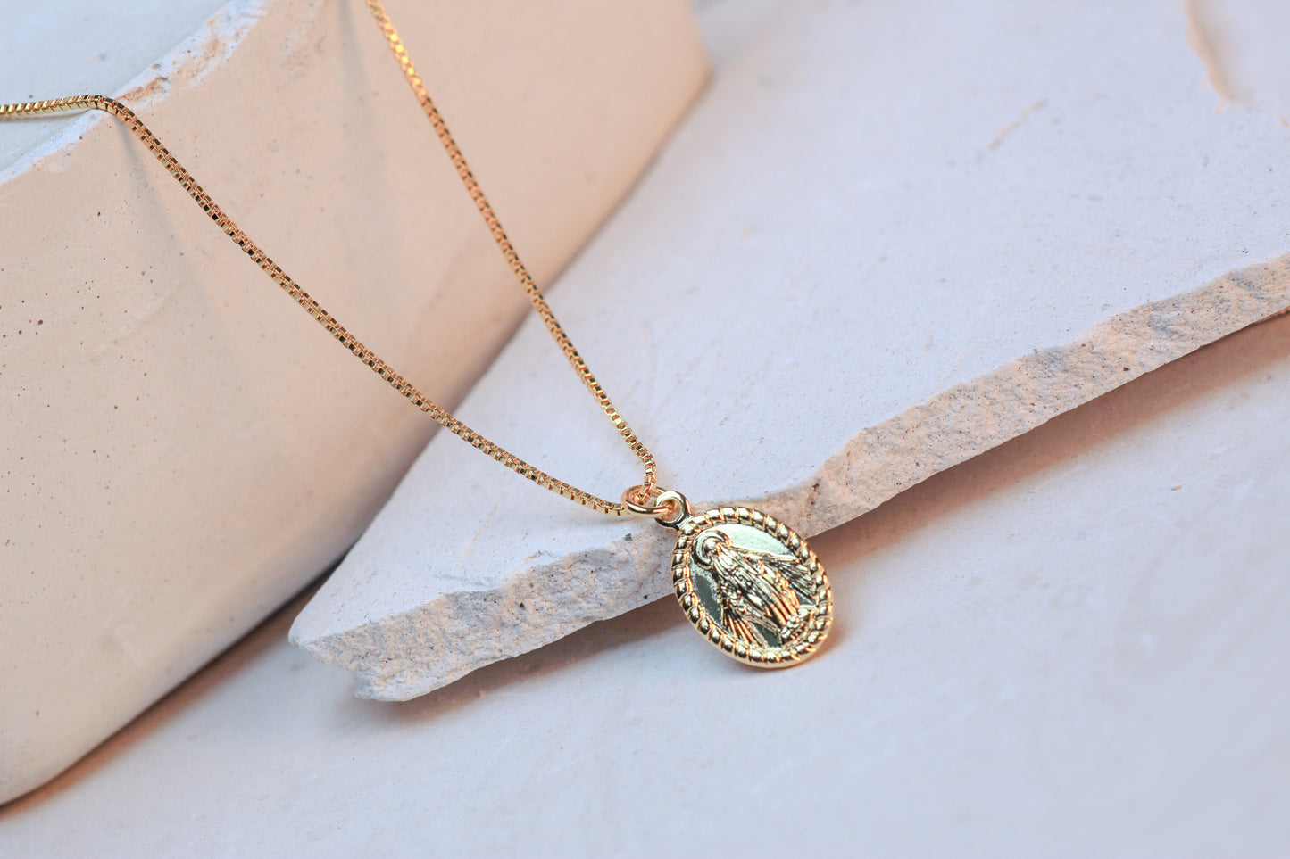 Collar Virgen bor