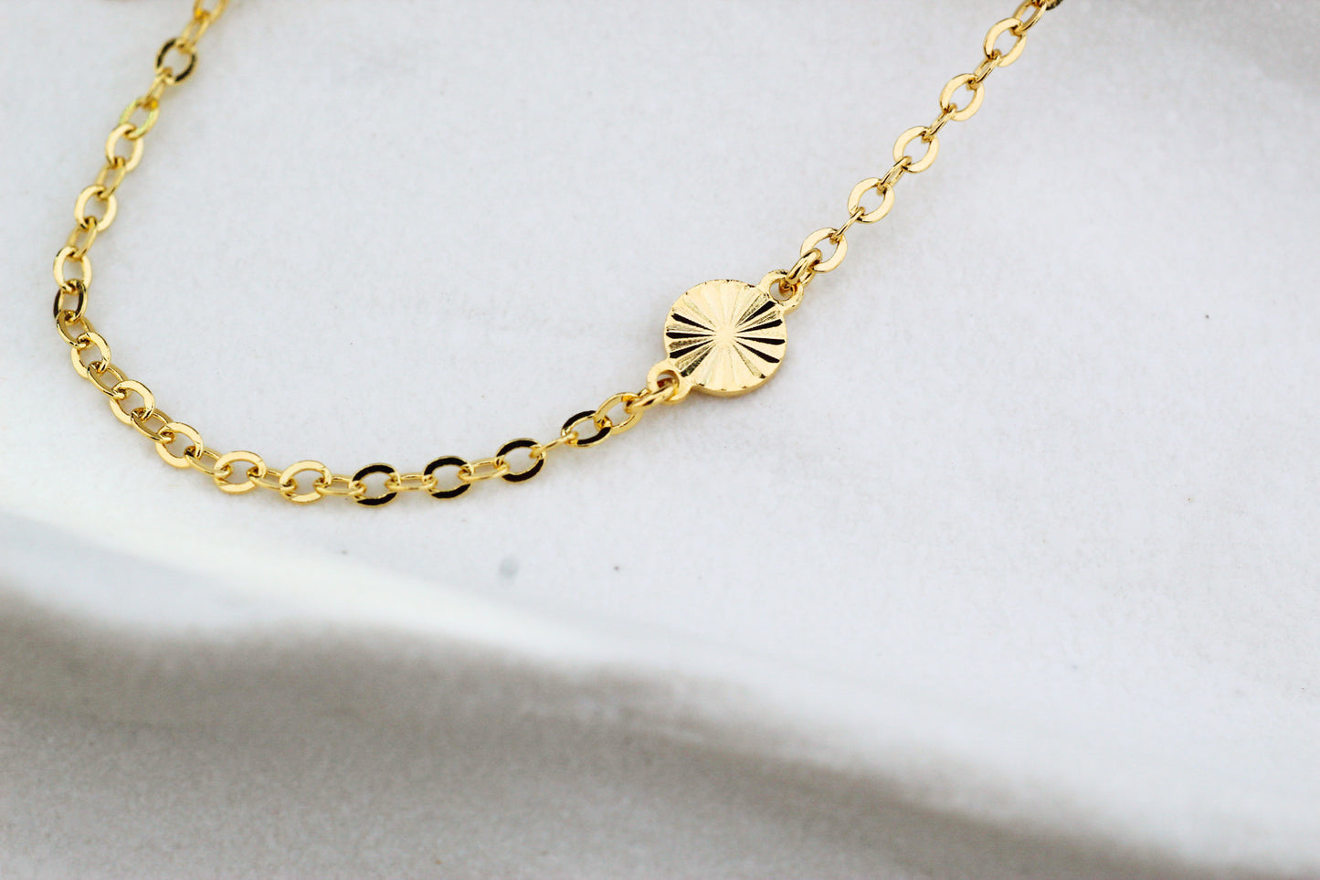 Pulsera BB Medalla Tex, minimalismo con estilo.