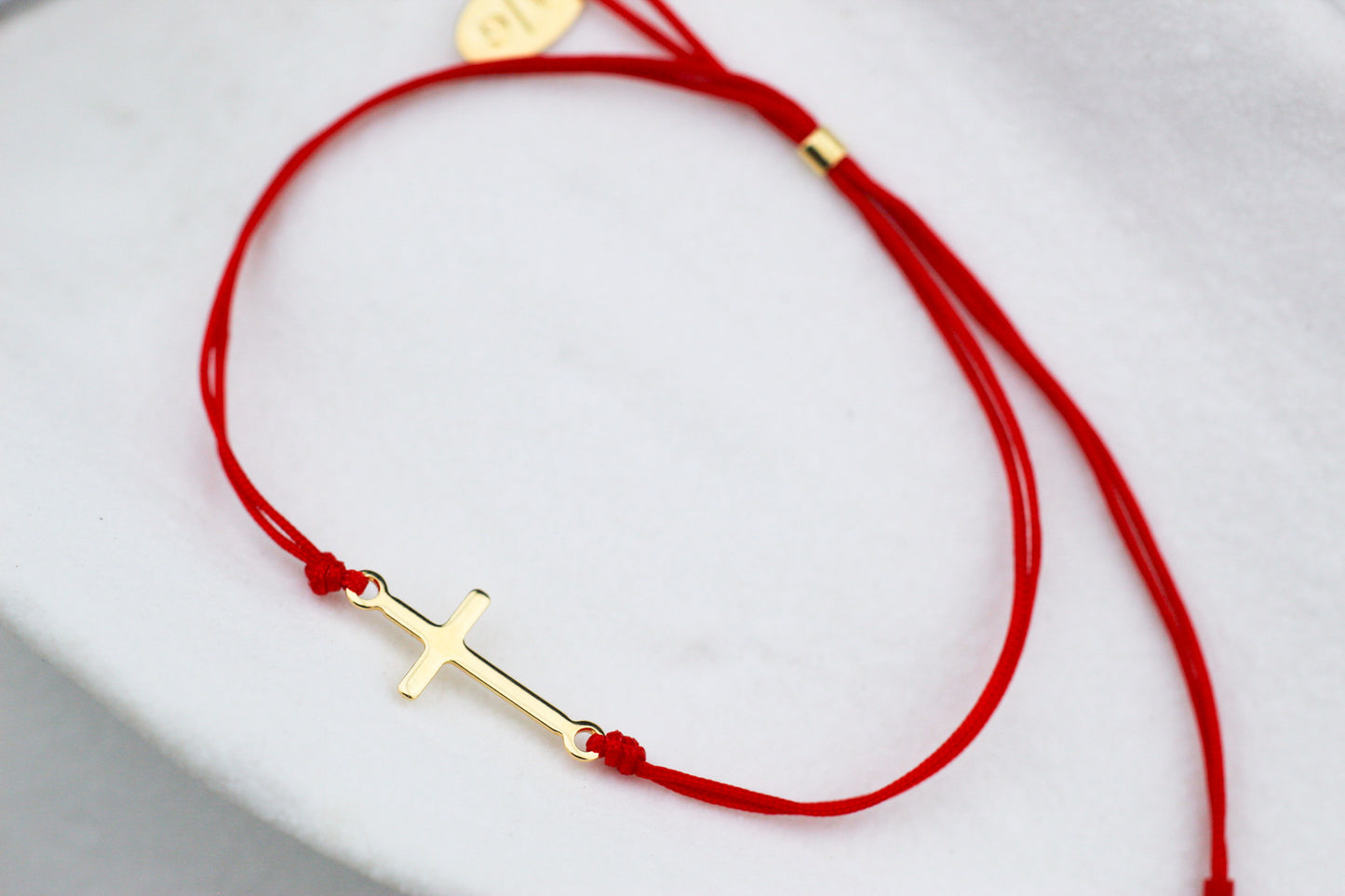 Pulsera Cruz Rojo, fe que se siente con fuerza