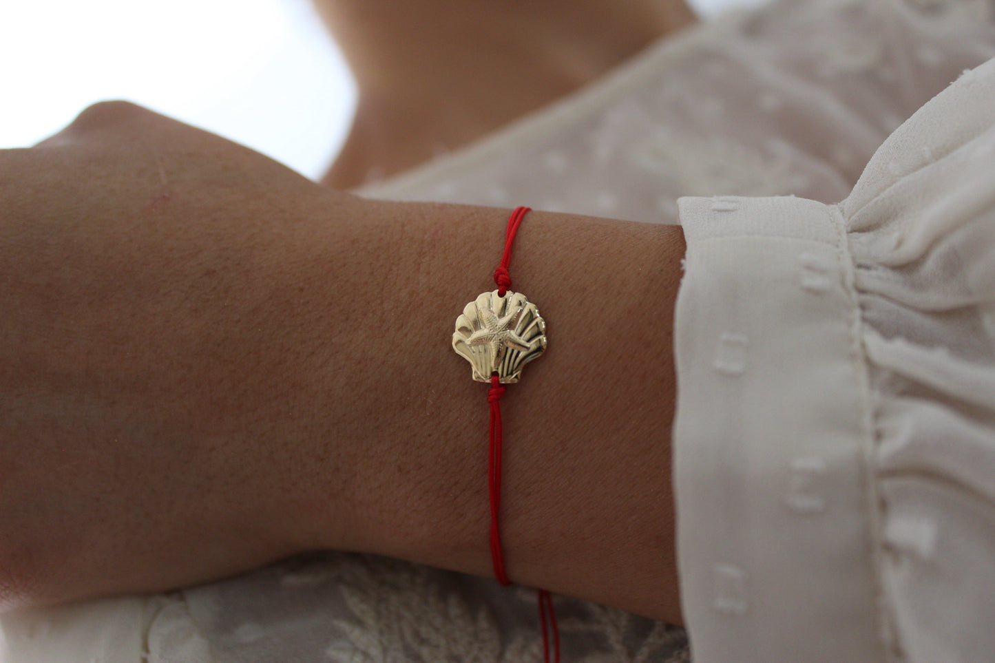Pulsera Marina Rojo, energía del mar en un detalle delicado