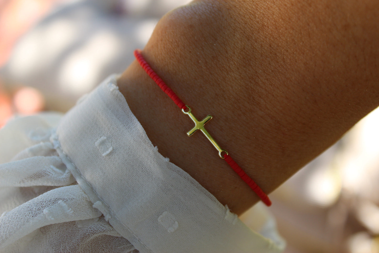 Pulsera Miyu Cruz, fe en un diseño delicado