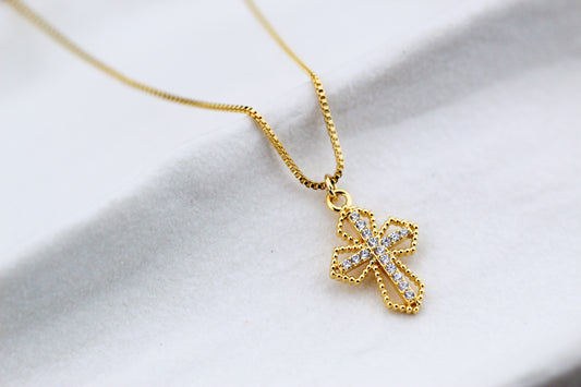 Collar Cruz Cali Frost II, fe que ilumina y fortalece tu camino