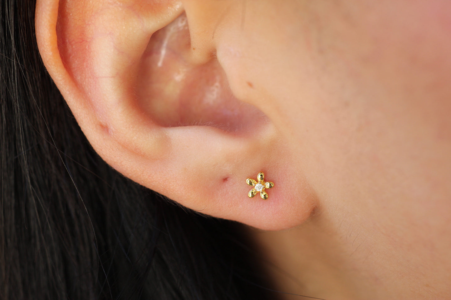 Aros BB Mini Flor Luz, un detalle que ilumina con suavidad