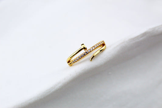 Anillo Clavo Frost, diseño audaz en clave moderna