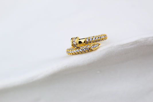 Anillo Clavo Gru Frost, carácter que se siente en cada detalle