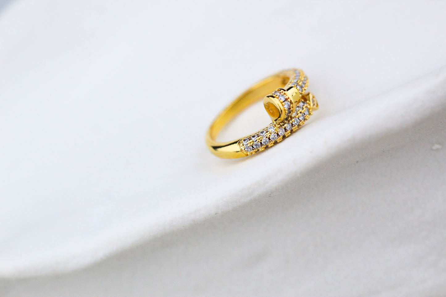 Anillo Clavo Gru Frost, carácter que se siente en cada detalle