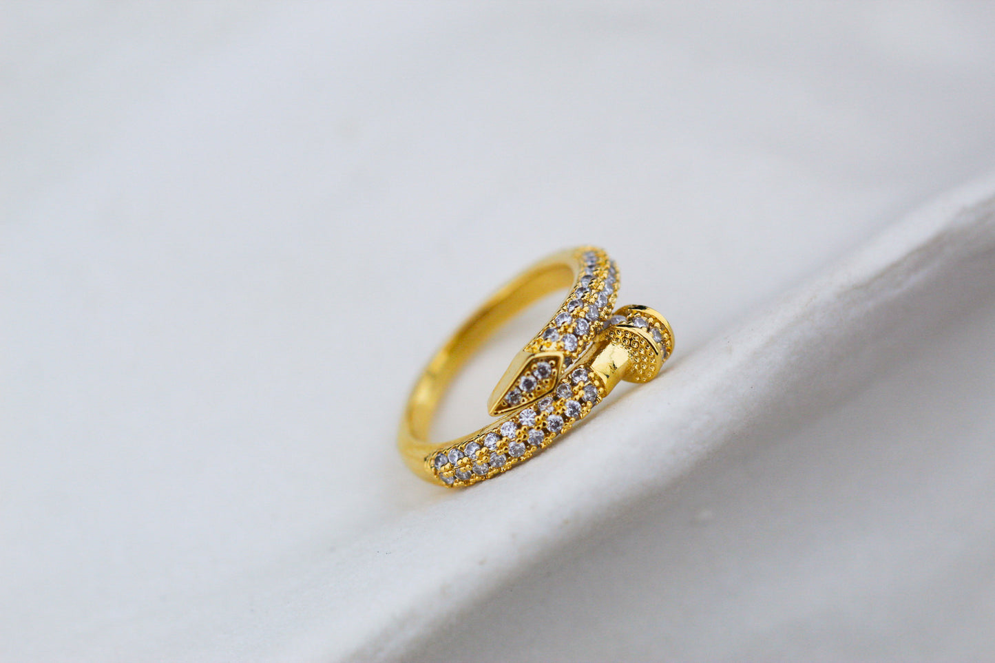 Anillo Clavo Gru Frost, carácter que se siente en cada detalle