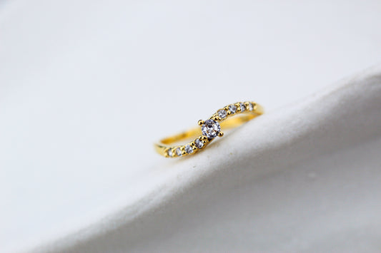 Anillo Diane Frost Curva II, ese toque moderno que ilumina tu estilo