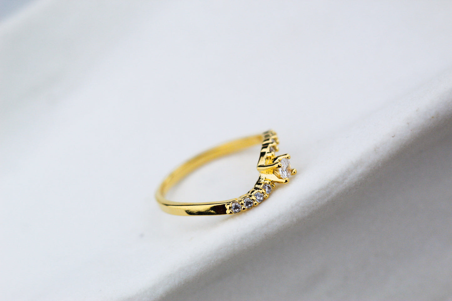 Anillo Diane Frost Curva II, ese toque moderno que ilumina tu estilo