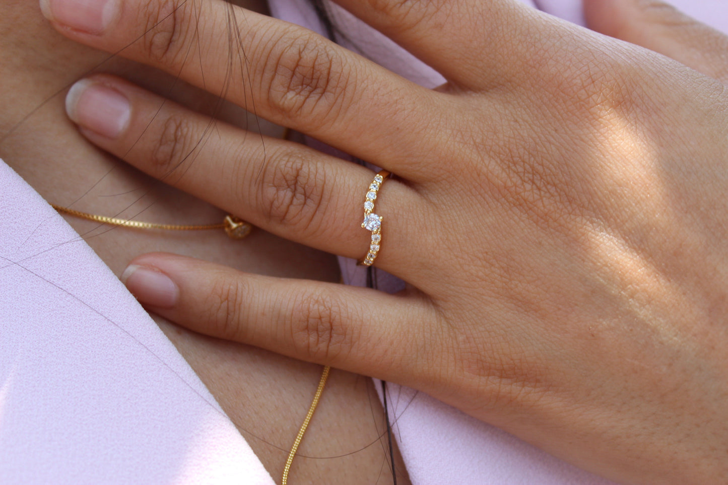 Anillo Diane Frost Curva II, ese toque moderno que ilumina tu estilo