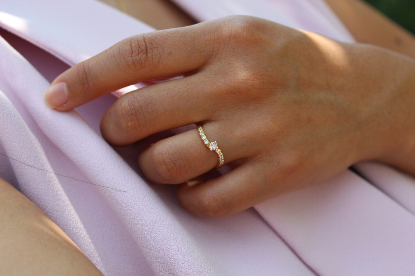 Anillo Diane Frost Curva II, ese toque moderno que ilumina tu estilo