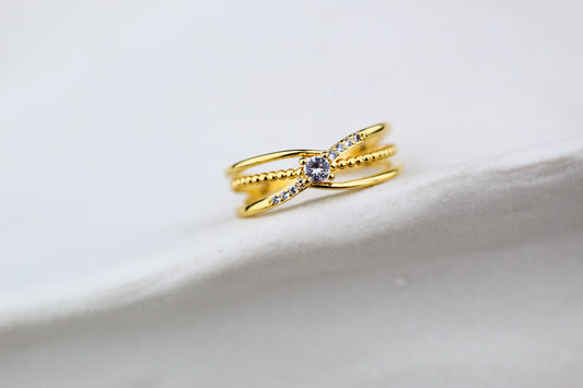 Anillo Diane Líneas F, movimiento de luz que define tu estilo