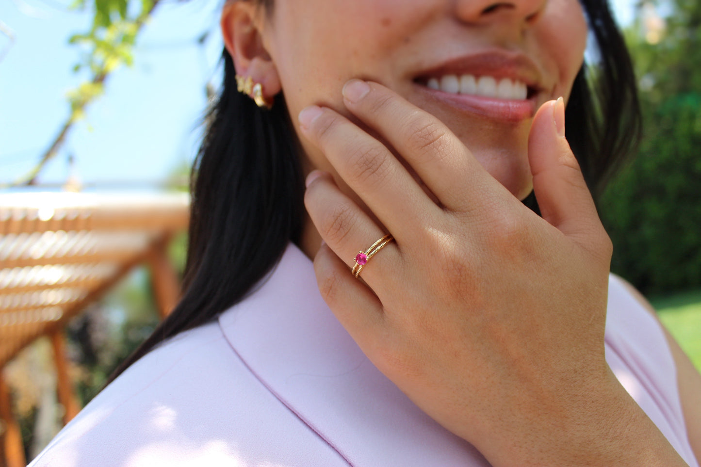Anillo Diane Luz Rosado, un color vivo que expresa feminidad y carácter