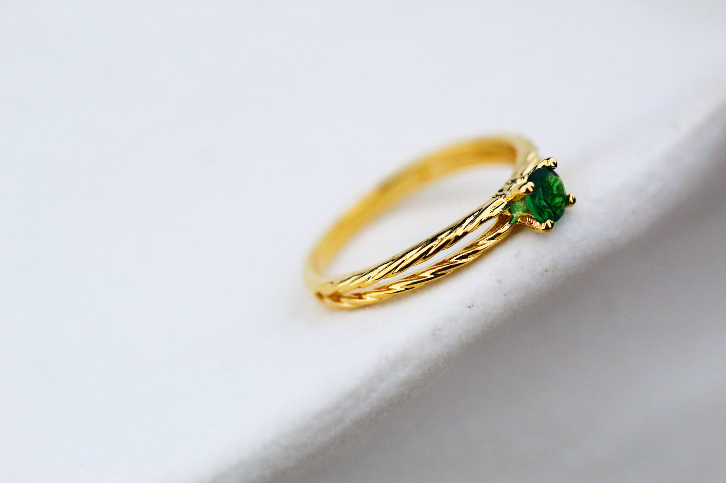 Anillo Diane Luz Verde, un color esmeralda que transmite frescura y carácter