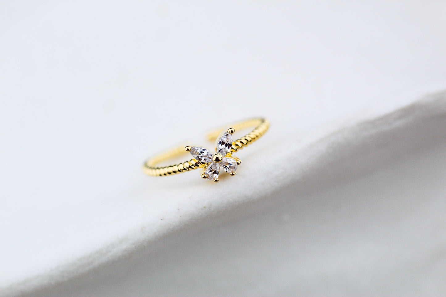 Anillo Diane Mariposa Luz, un símbolo de transformación y libertad