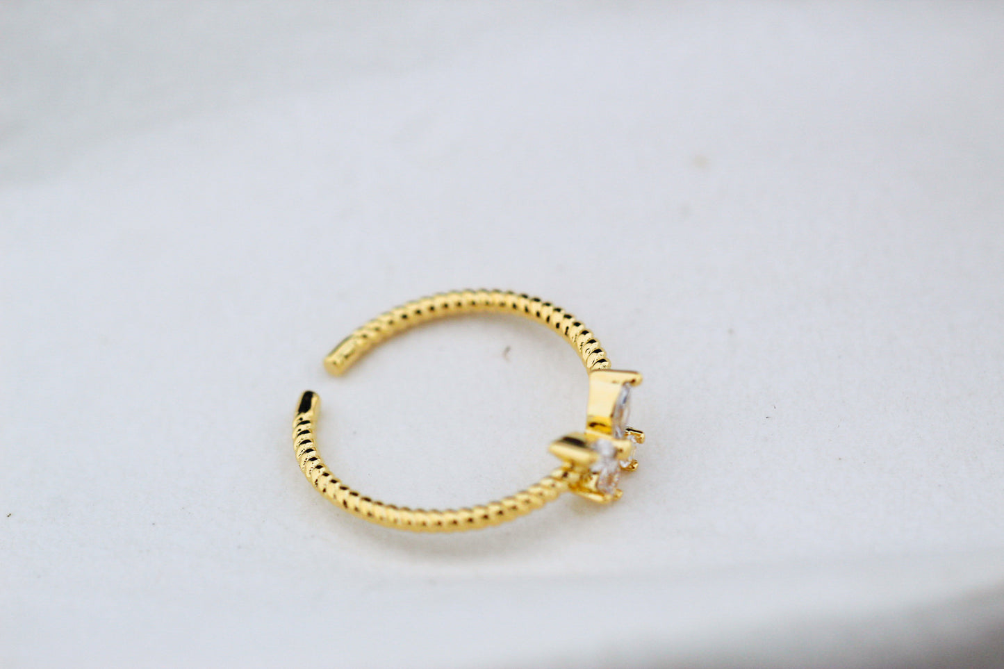 Anillo Diane Mariposa Luz, un símbolo de transformación y libertad