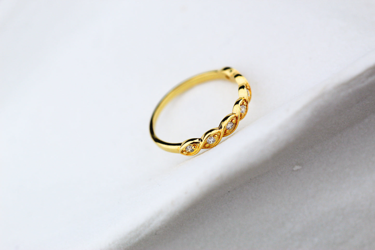 Anillo Donza Luz, un destello sutil que realza tu esencia