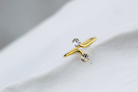 Anillo Dua Luz, claridad femenina que eleva tu presencia