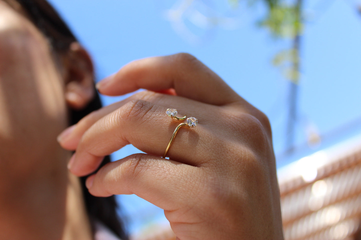 Anillo Dua Luz, claridad femenina que eleva tu presencia
