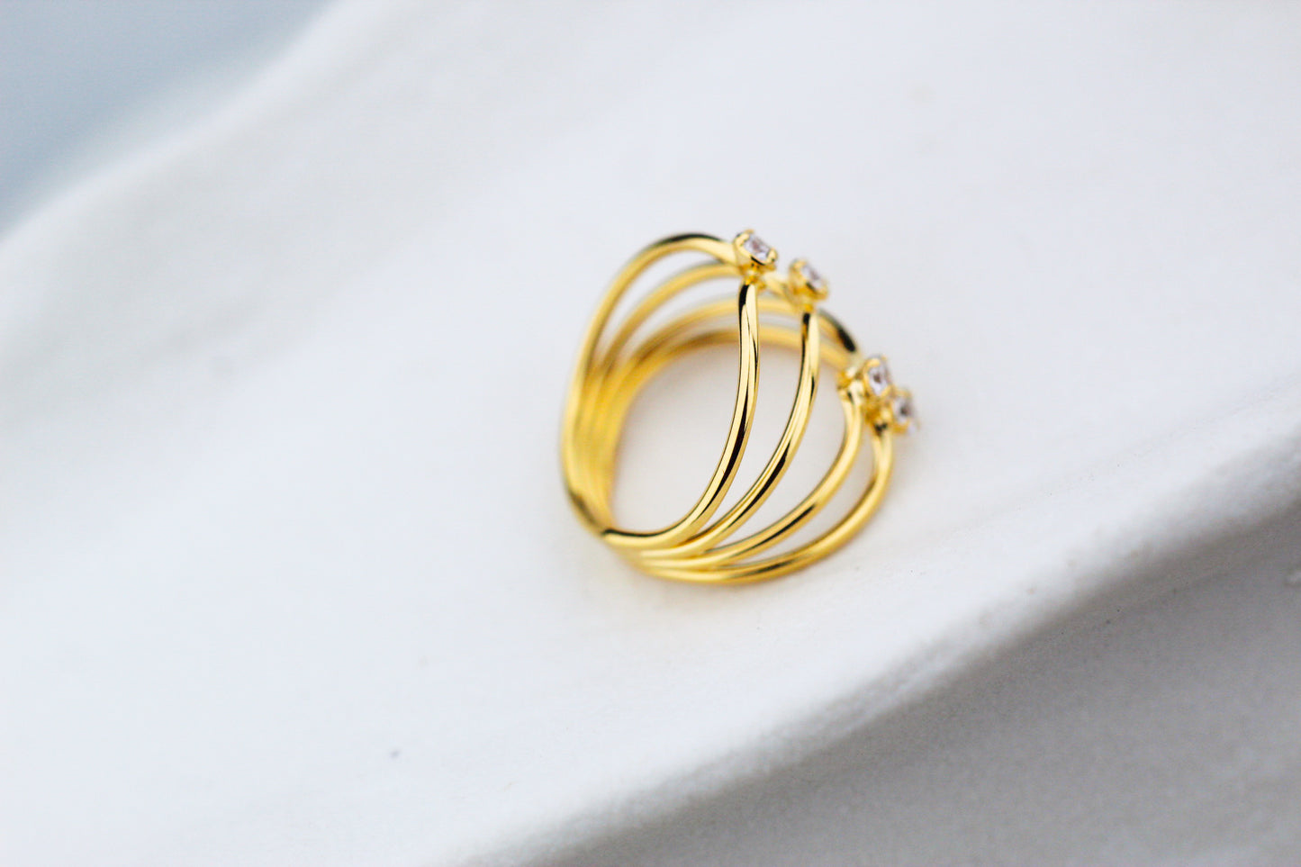 Anillo Fluído Cua Luz Pira, luz con carácter que transforma tu presencia