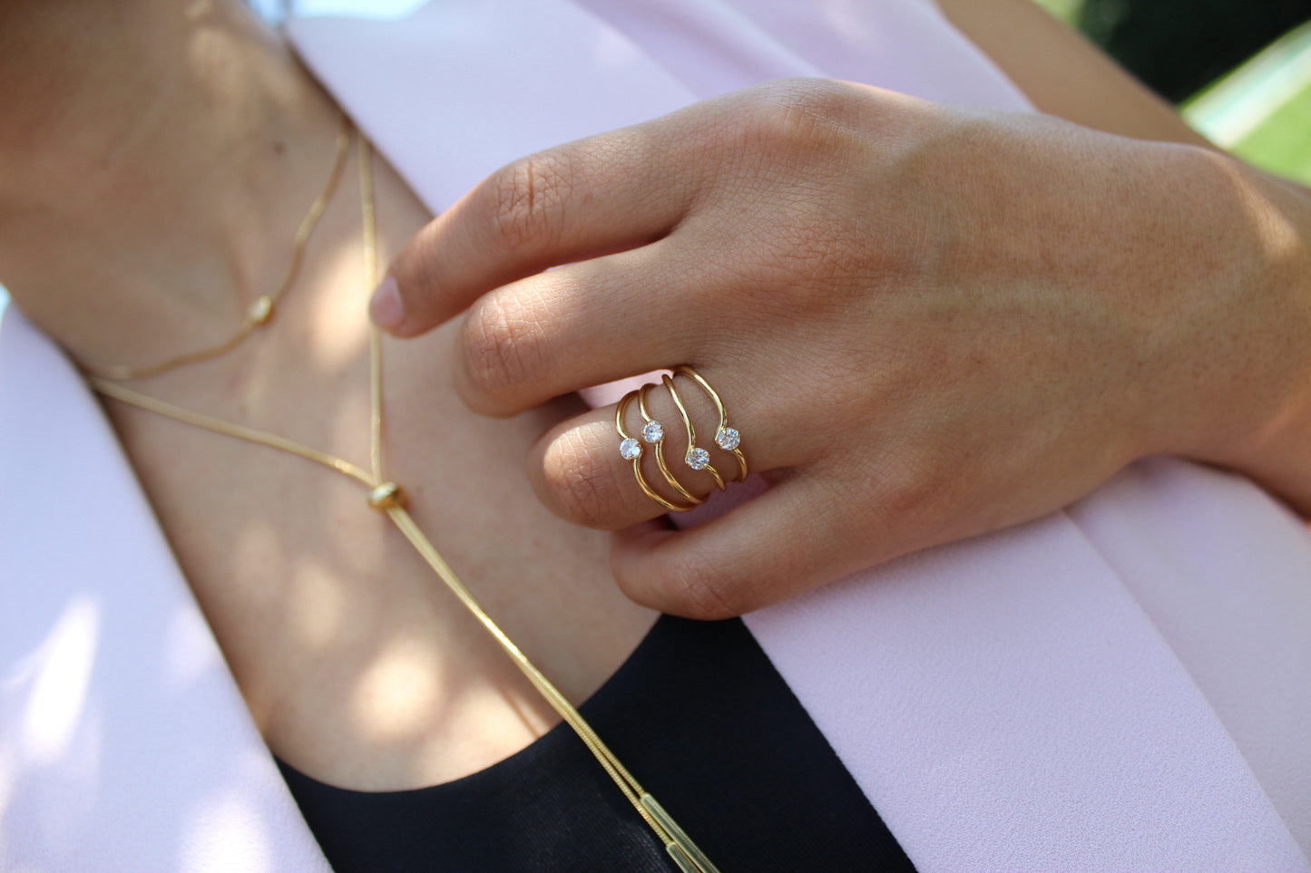 Anillo Fluído Cua Luz Pira, luz con carácter que transforma tu presencia