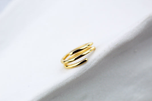 Anillo Líneas Gru, fuerza moderna para un estilo definido