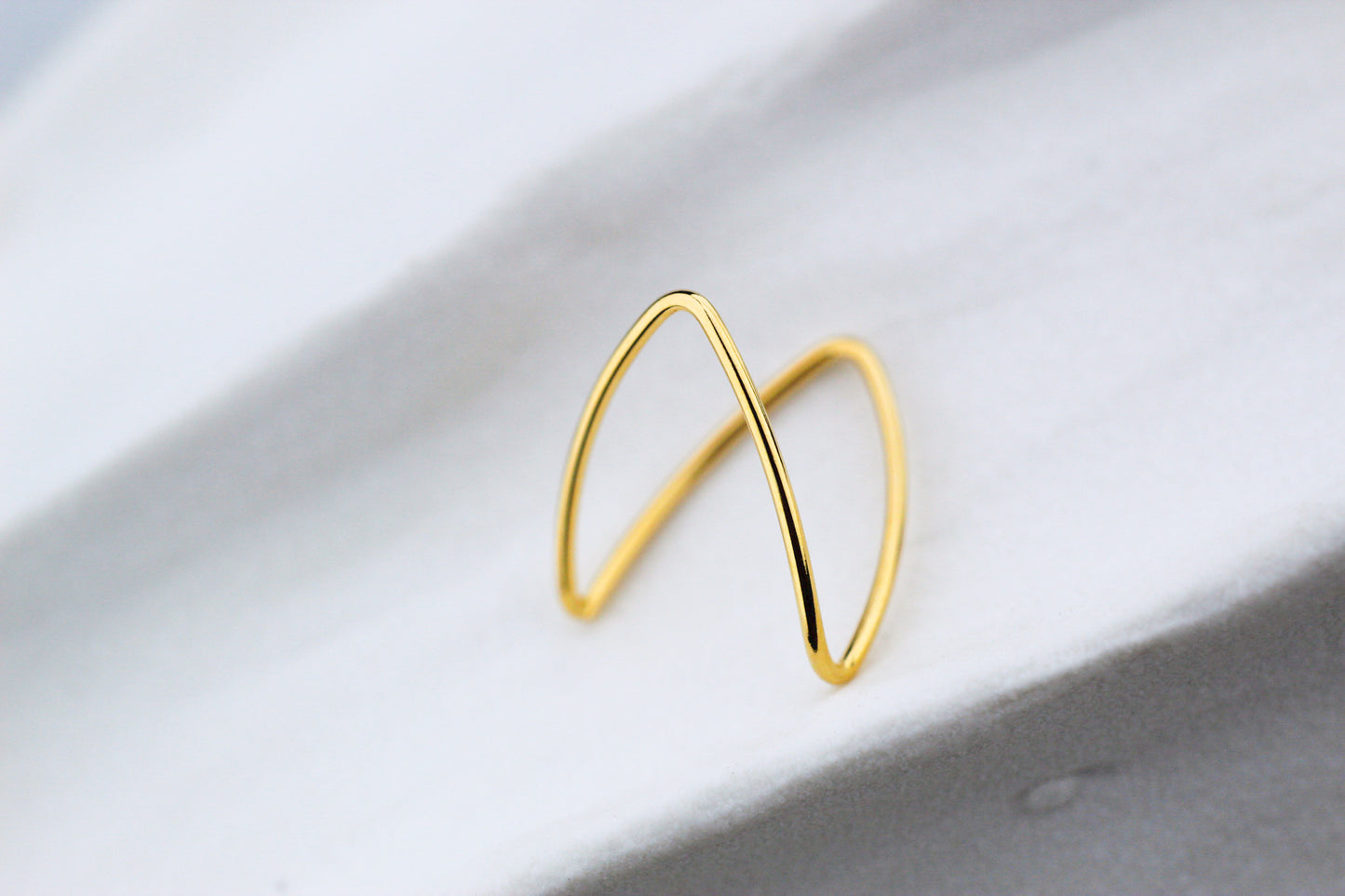 Anillo Pirámide, minimalismo que rompe con lo común