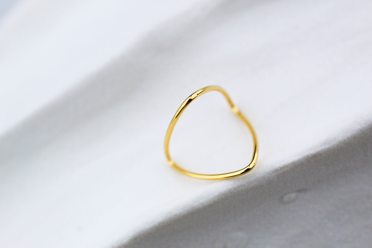 Anillo Pirámide, minimalismo que rompe con lo común