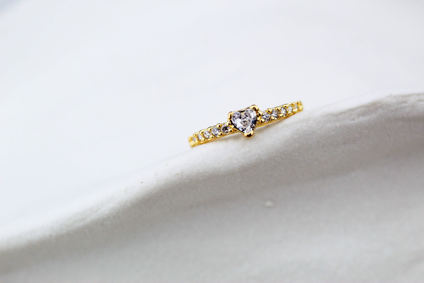 Anillo Tara Corazón Luz, romanticismo que se siente en cada detalle