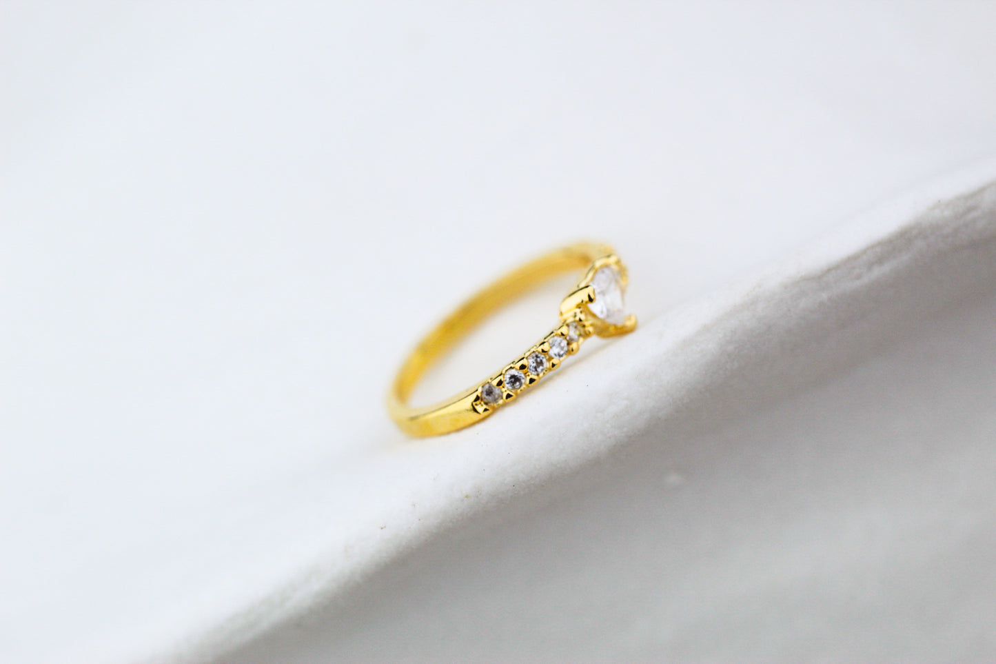 Anillo Tara Corazón Luz, romanticismo que se siente en cada detalle