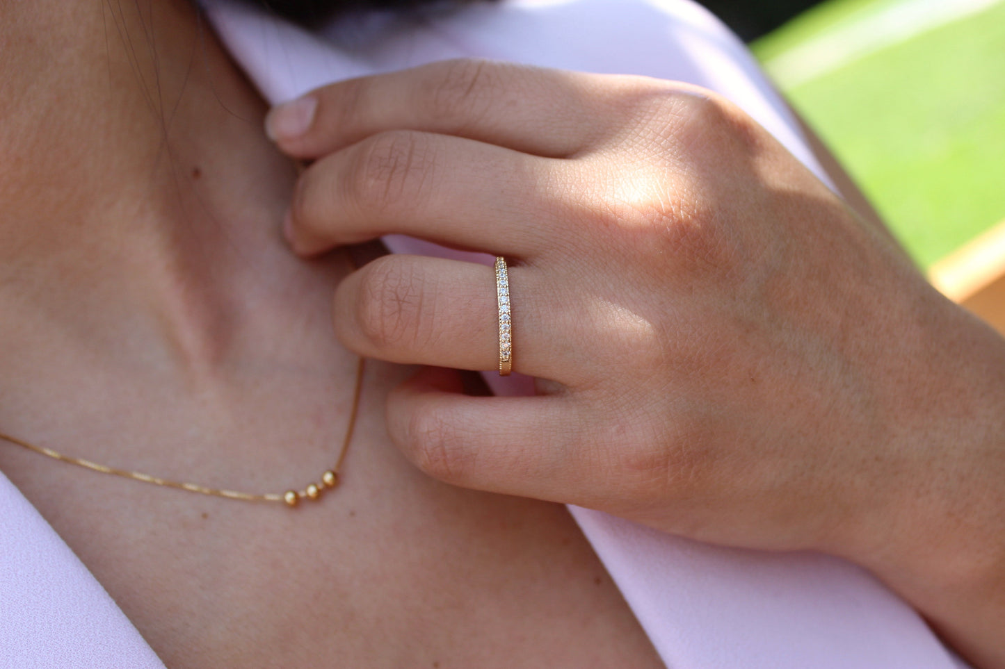 Anillo Tara Frost B.V., un clásico que resalta con delicadeza