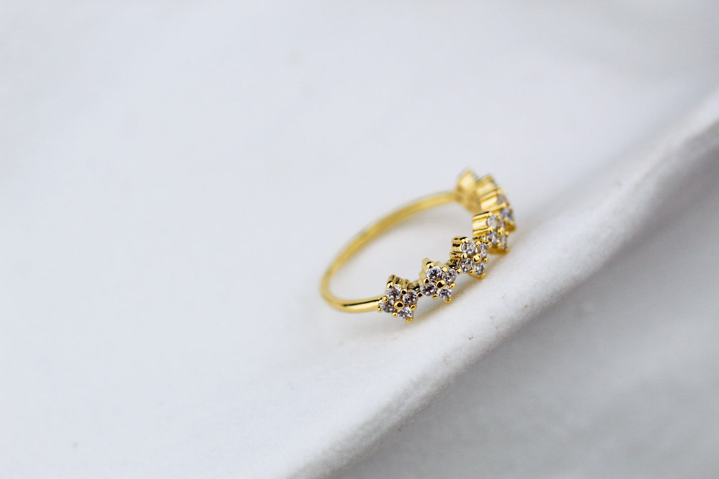 Anillo Tara Frost Fl, luz fina con un toque moderno