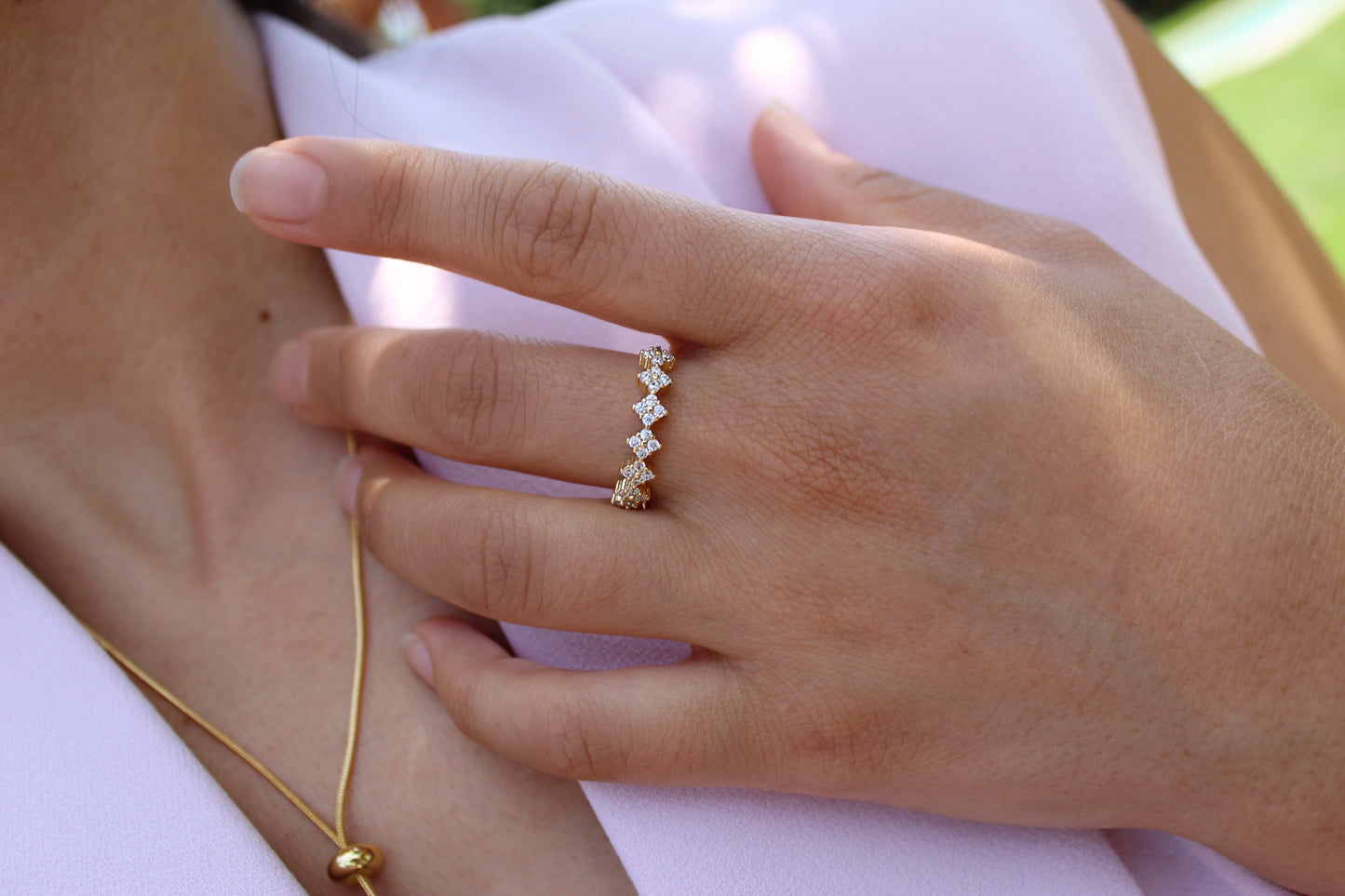 Anillo Tara Frost Fl, luz fina con un toque moderno