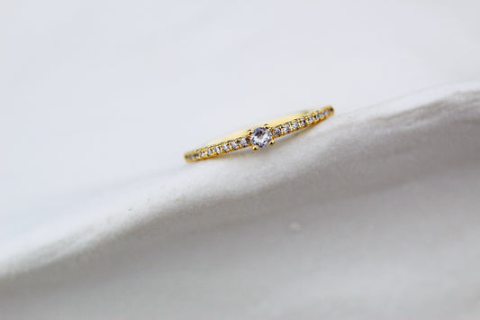 Anillo Tara Gam Luz, delicadeza clásica con un toque moderno