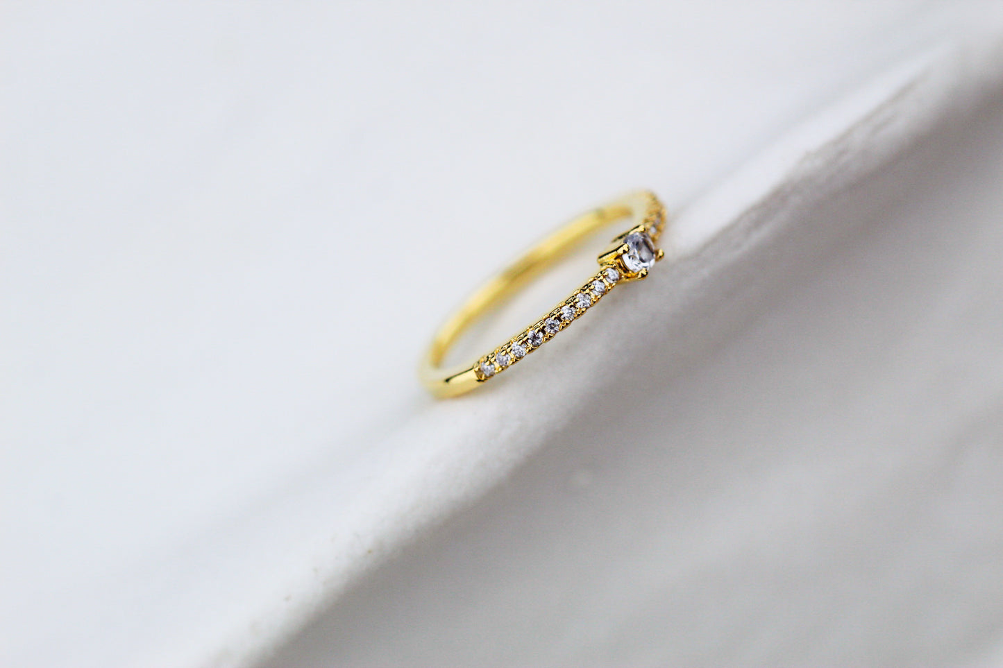 Anillo Tara Gam Luz, delicadeza clásica con un toque moderno