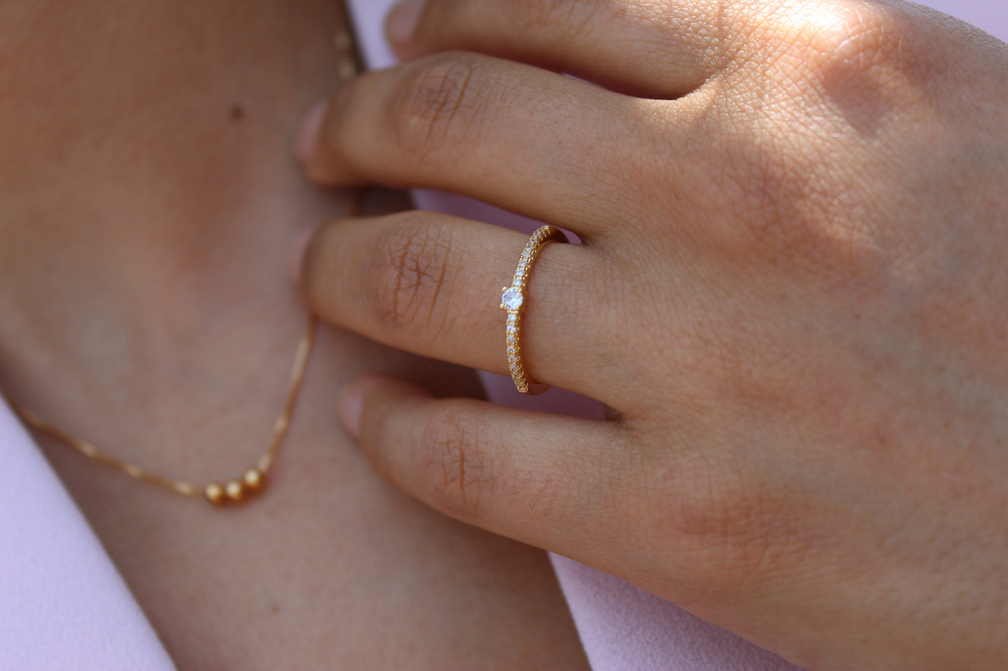 Anillo Tara Gam Luz, delicadeza clásica con un toque moderno