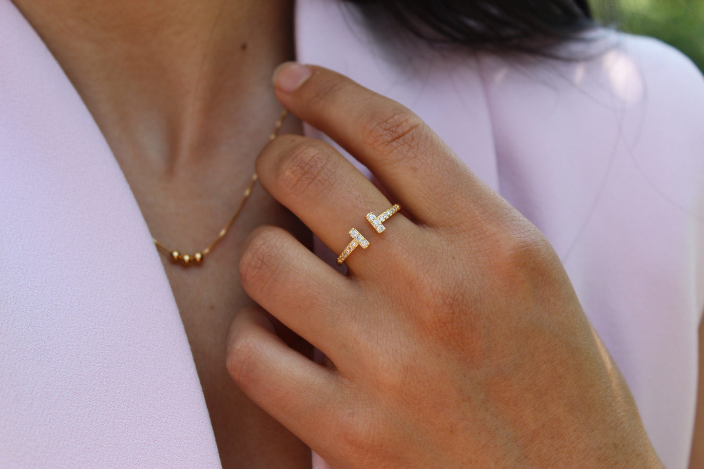 Anillo Ti Frost, destellos finos para un estilo limpio y actual