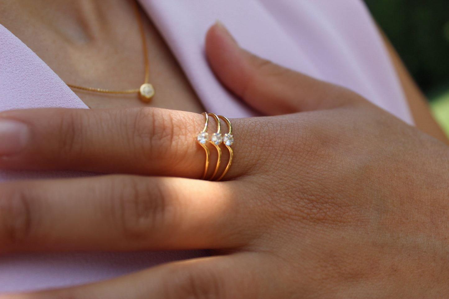 Anillo Tri Luz Pira, luz moderna con un toque audaz