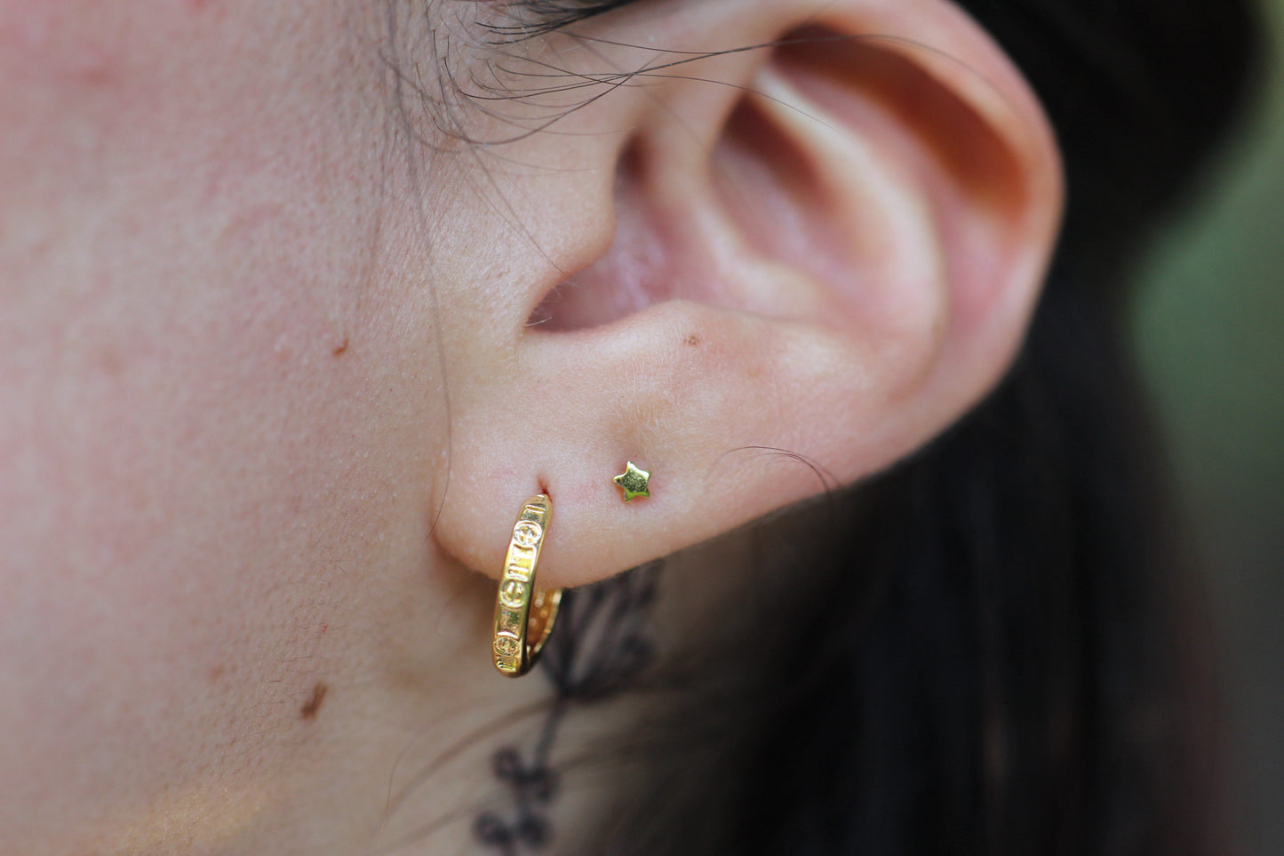 Argollas Borneo Carti Sutil 1,4, la delicadeza de la alta joyería en su versión más clásica