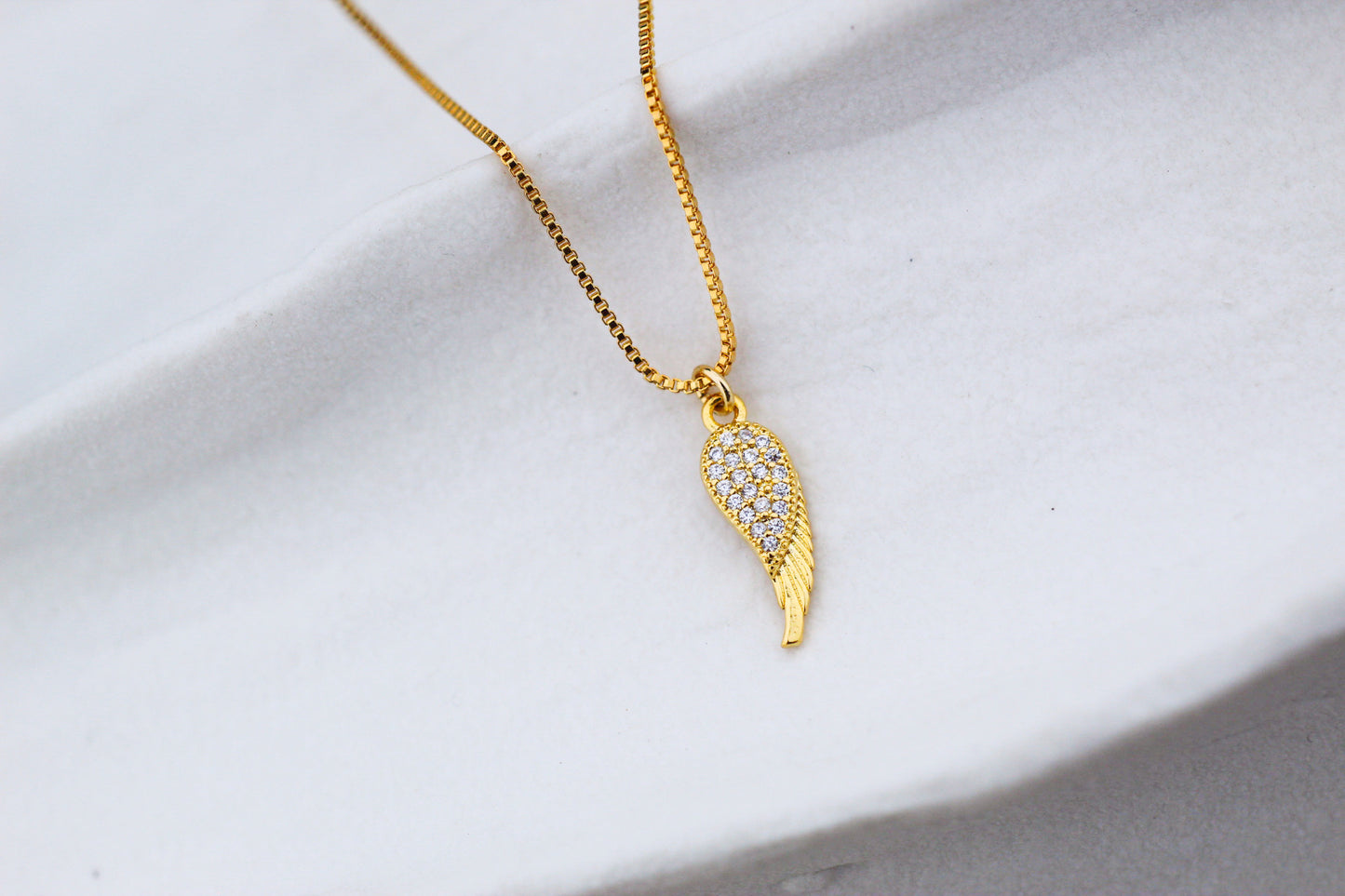 Collar Ala Ángel Frost, una presencia que te acompaña cuando más lo necesitas