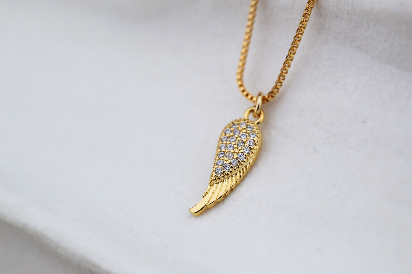 Collar Ala Ángel Frost, una presencia que te acompaña cuando más lo necesitas