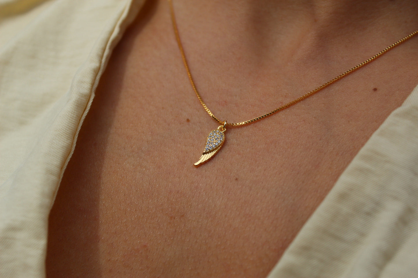 Collar Ala Ángel Frost, una presencia que te acompaña cuando más lo necesitas