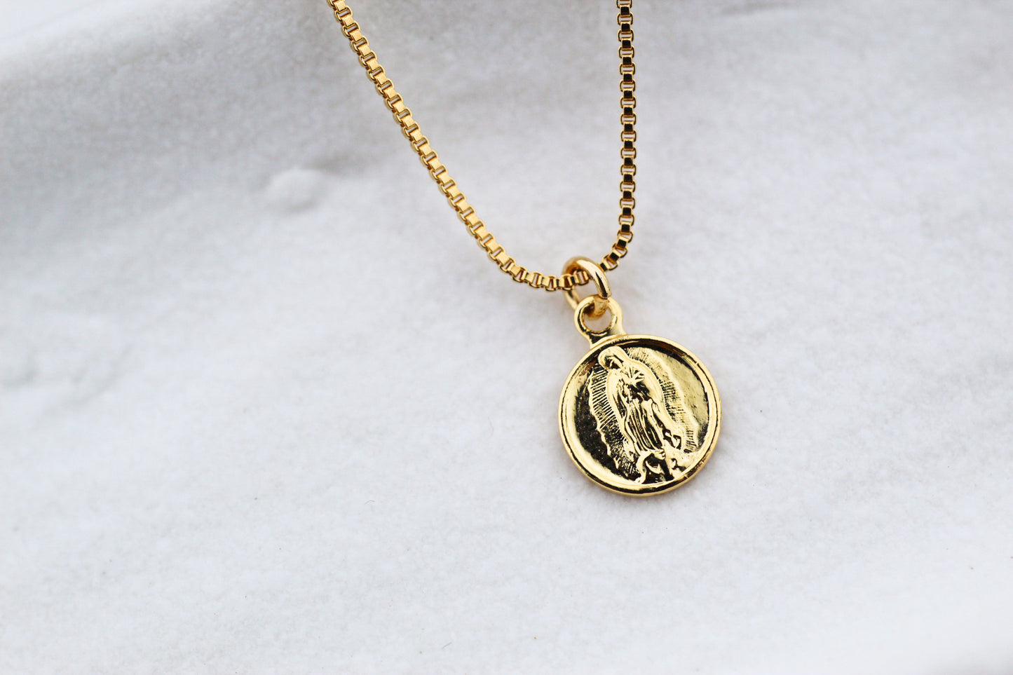 Collar BB Virgen de Guadalupe, fe que se lleva cerca del corazón